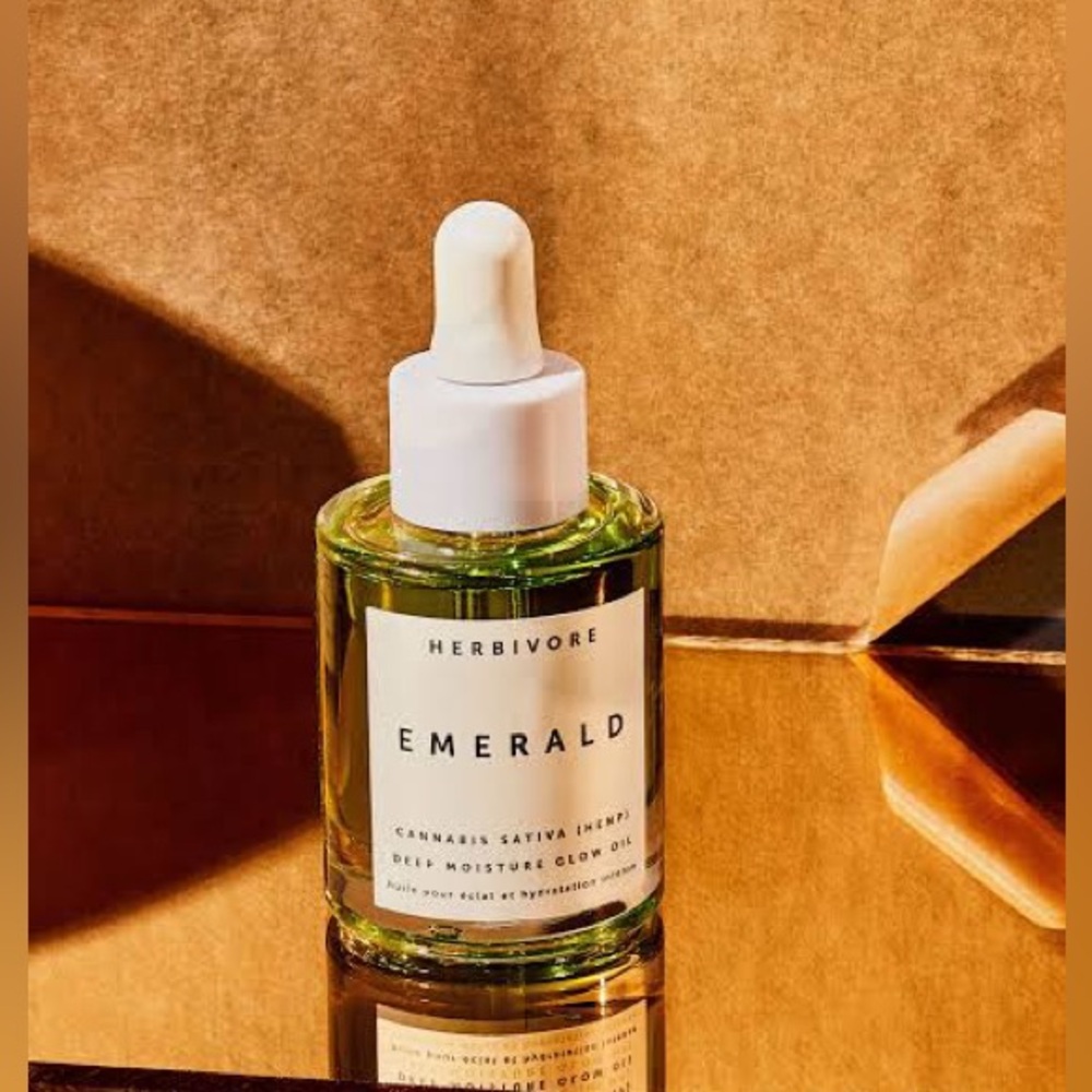 NWT Emerald Hemp Face Oil